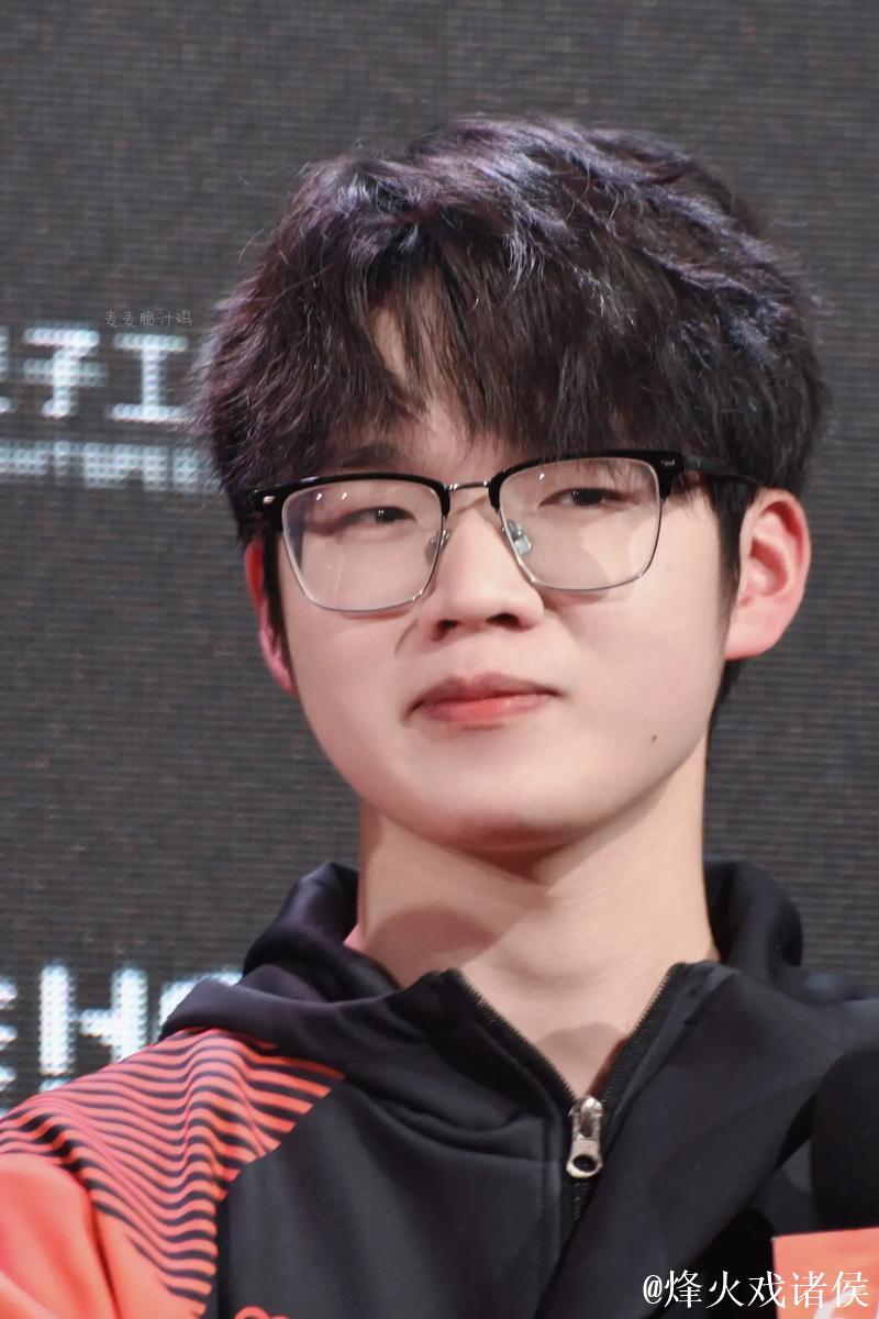 年度人气名场面候选:TJB-花花(陈玉萌)沉着应敌伺机而动,枪雷并举一穿四 年度人气名场面候选:TJB-花花(陈玉萌)沉着应敌伺机而动,枪雷并举一穿四